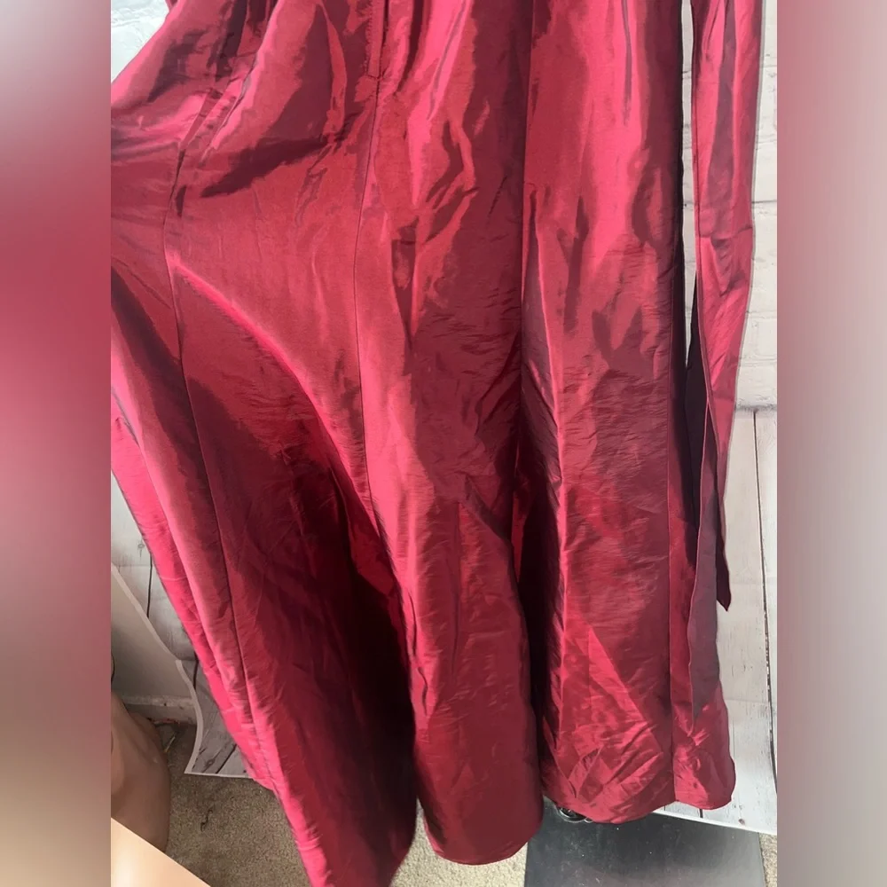 Beautifully Modest Red Sleeveless Formal Long Dress size 6 - Picture 10 of 15